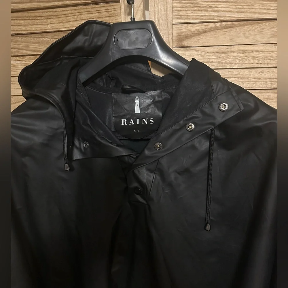 RAINS UNISEX waterproof poncho/cape - Picture 9 of 10